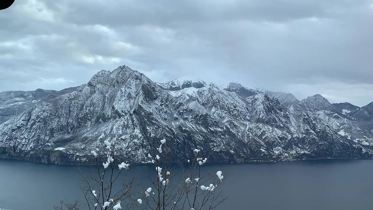 펜션 Cozy House On Iseo Lake 폰테노